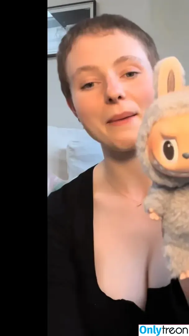 Thomasin Mckenzie nude photo #0305 (thomasin.mckenzie)