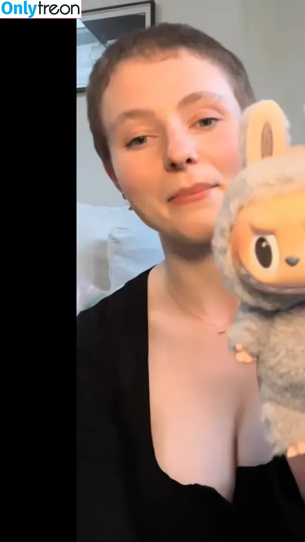 Thomasin Mckenzie nude photo #0307 (thomasin.mckenzie)