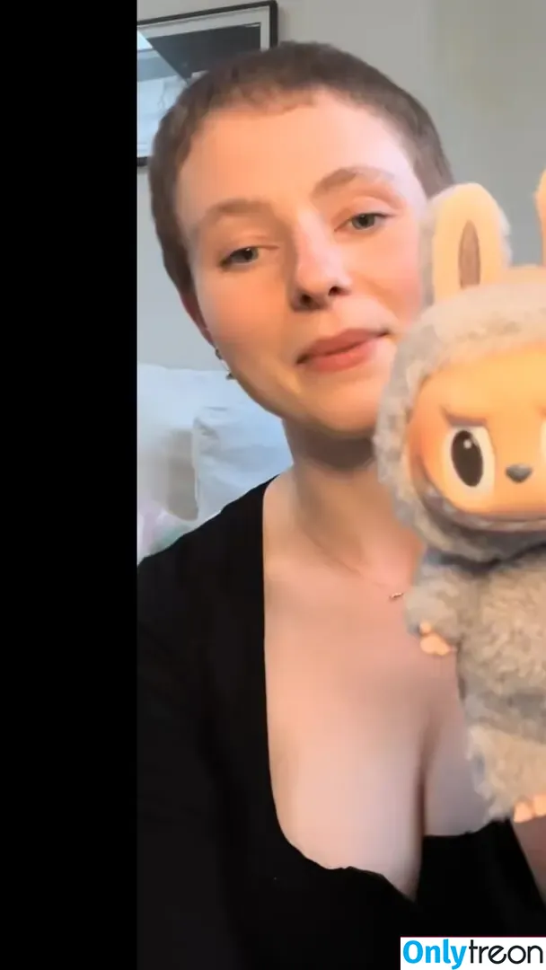 Thomasin Mckenzie nude photo #0308 (thomasin.mckenzie)
