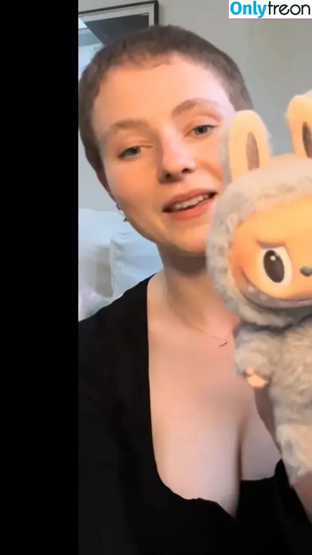 Thomasin Mckenzie nude photo #0311 (thomasin.mckenzie)