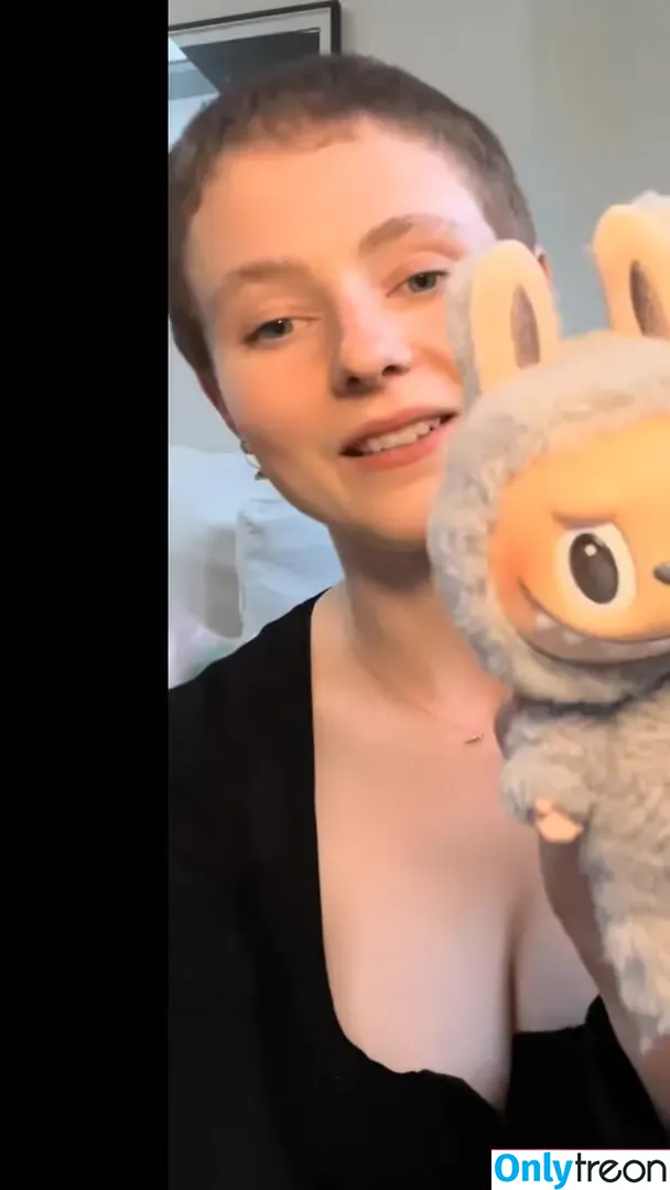 Thomasin Mckenzie nude photo #0313 (thomasin.mckenzie)