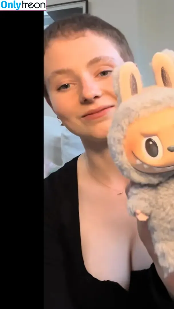 Thomasin Mckenzie nude photo #0315 (thomasin.mckenzie)