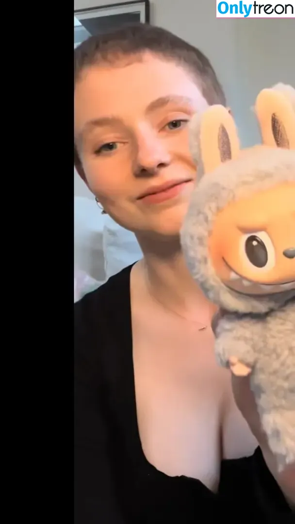 Thomasin Mckenzie nude photo #0316 (thomasin.mckenzie)
