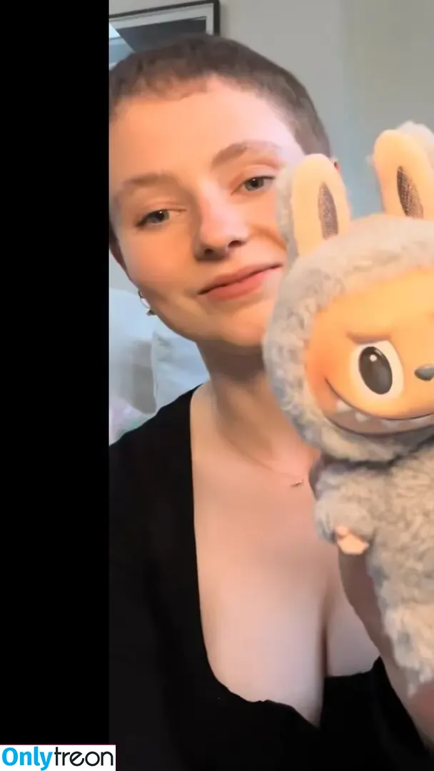 Thomasin Mckenzie nude photo #0317 (thomasin.mckenzie)