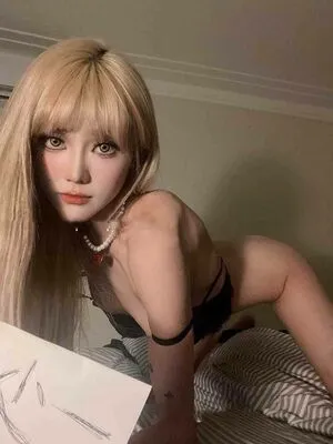 Tian Xin Sanshui / 田心三水 фото голая #0002