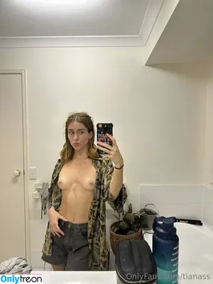 tianadixon__ / a.kaylamh / tianakaylass nude photo #0013