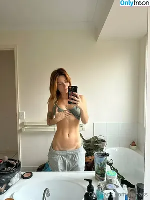 tianadixon__ / a.kaylamh / tianakaylass nude photo #0015