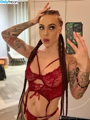 tigbittyholli2.0 / catmom2.0 nude photo #0093