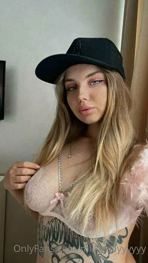 tiiiiits_queen / itstacticaltimesomewhere nude photo #0040