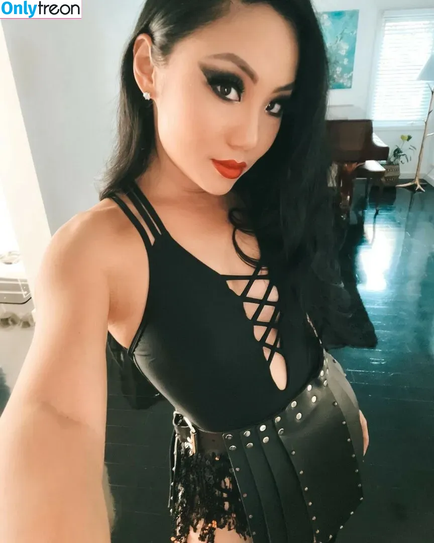 Tina Guo голая photo #0030 (Tina Guo)