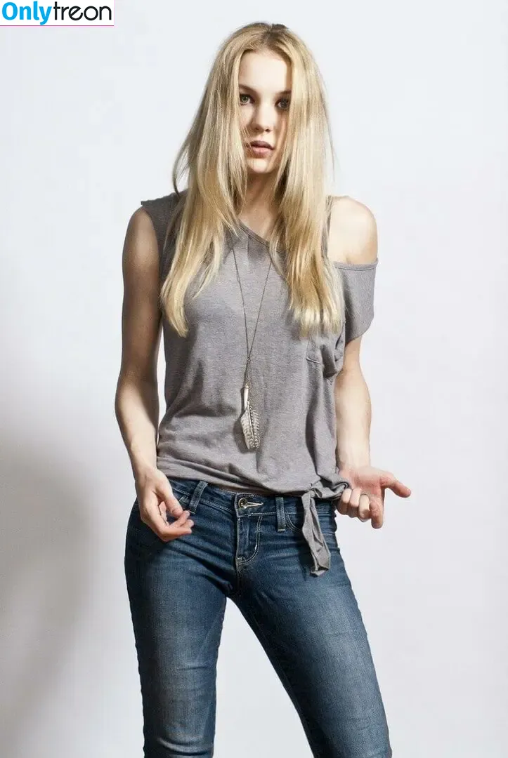 Tina Ivlev голая photo #0001 (tinapotomus)