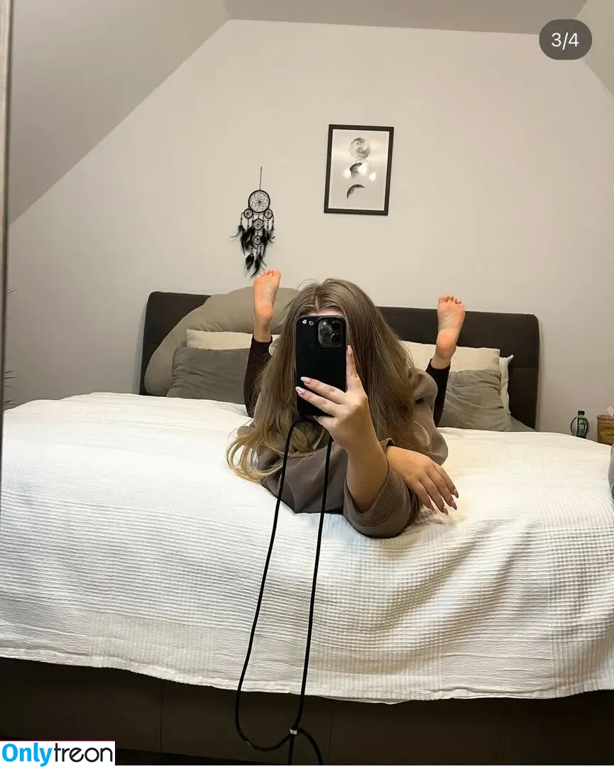 tinygoldengirl nude photo #0003 (yourtinygoldengirl)