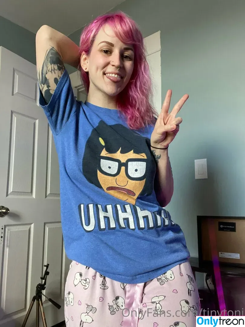 tinytoni nude photo #0197 (_thattinytonii)