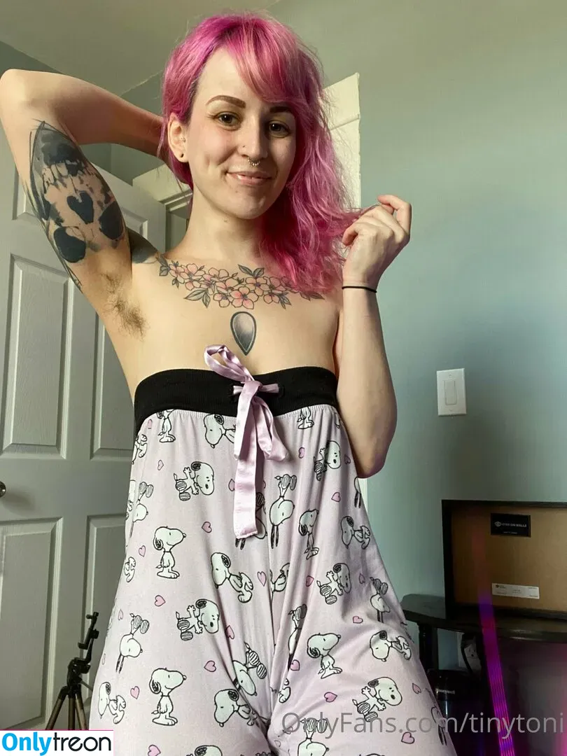 tinytoni nude photo #0199 (_thattinytonii)