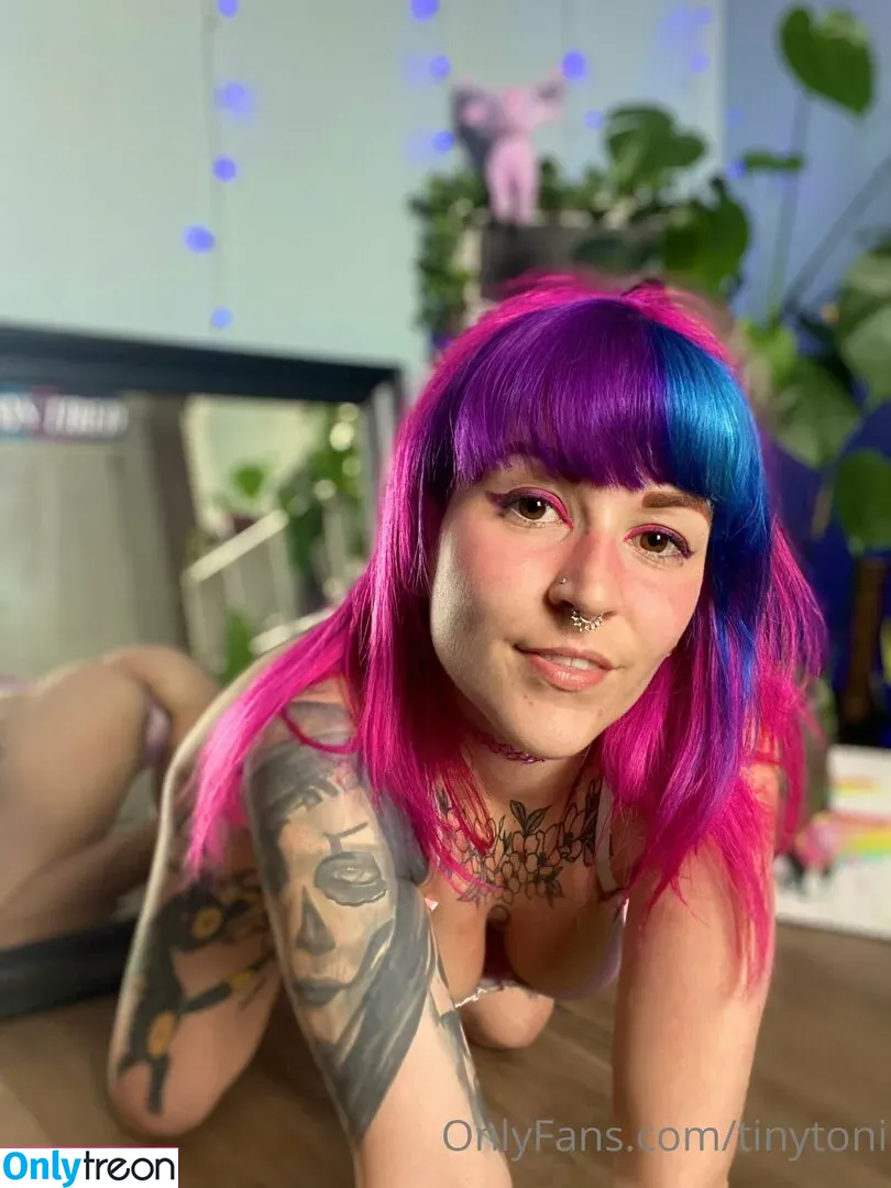 tinytoni nude photo #0471 (_thattinytonii)