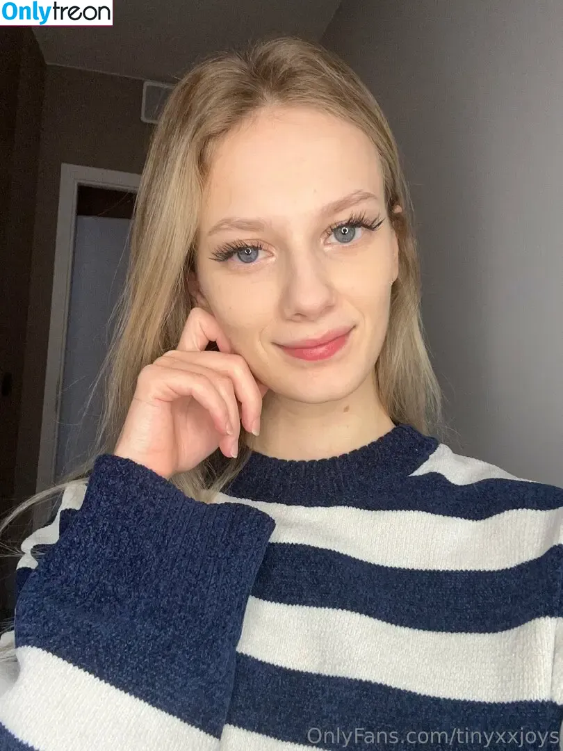 Tinyxxjoys голая photo #0019 (SophialaSirena / Squill1951a1)