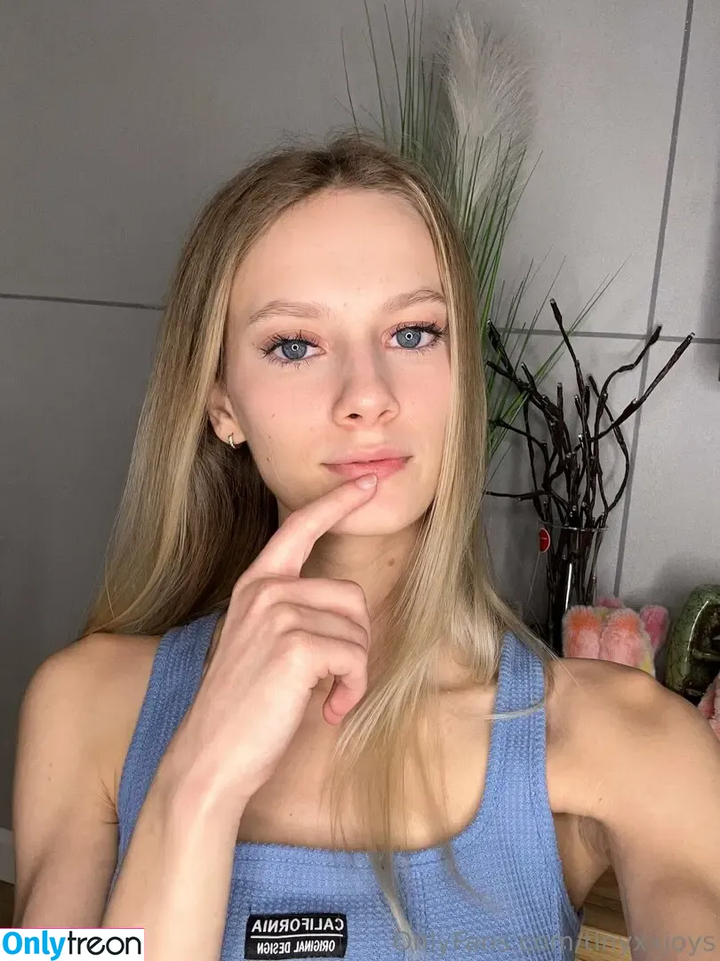 Tinyxxjoys голая photo #0029 (SophialaSirena / Squill1951a1)