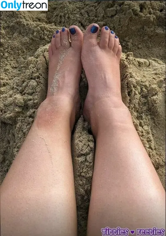 Titties And Feeties голая photo #0017 (funwithkitties / tittiesandfeetiesfree)