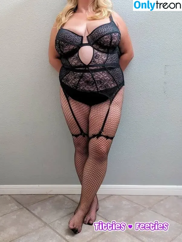 Titties And Feeties nude photo #0026 (funwithkitties / tittiesandfeetiesfree)