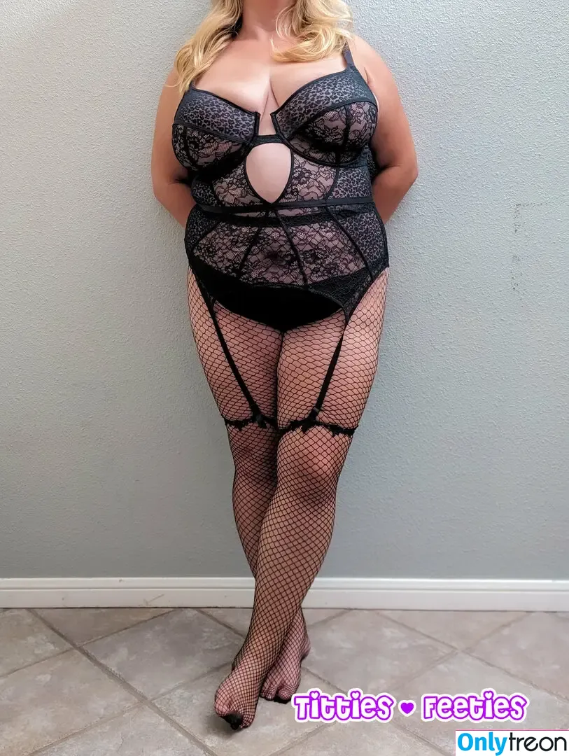 tittiesandfeetiesfree nude photo #0027 (titsandkitties)