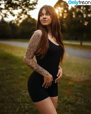 Tizeax / khaleesiwhite nude photo #0113