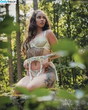 Tizeax / khaleesiwhite nude photo #0204