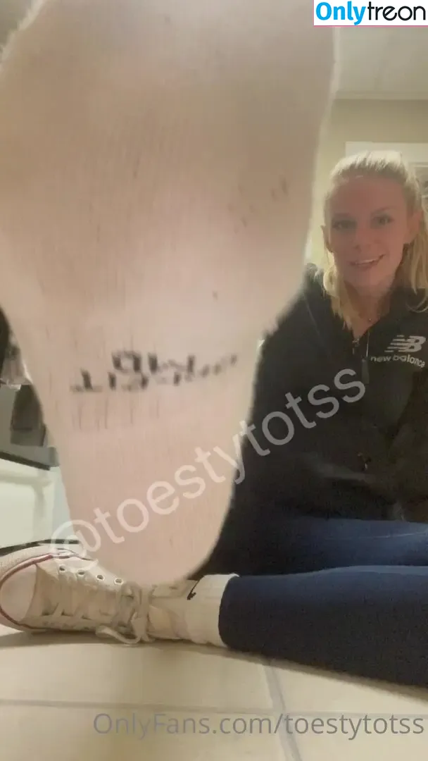 toestytotss nude photo #0003 (tassstty_toes)