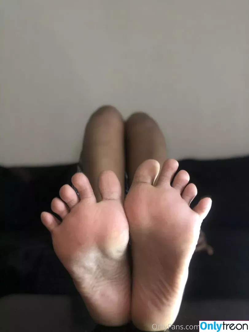 toeswithkay2 nude photo #0004 (__kiaskeeper_)