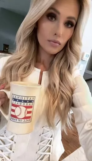 Tomi Lahren / lahrenlemons / tomilahren фото голая #0039