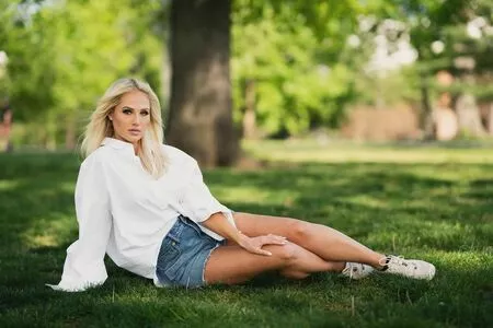 Tomi Lahren / lahrenlemons / tomilahren фото голая #0046