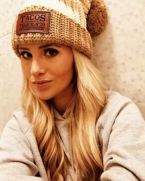 Tomi Lahren / lahrenlemons / tomilahren фото голая #0053