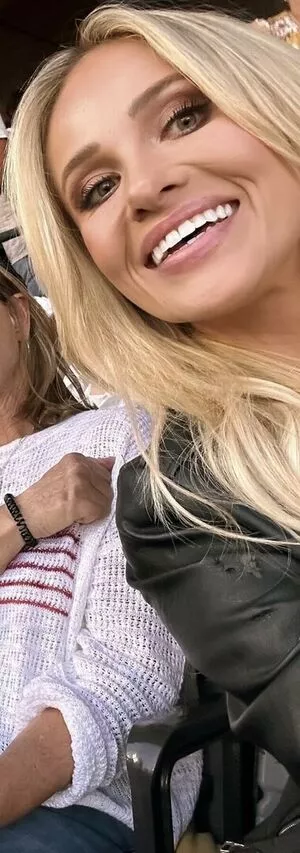 Tomi Lahren / lahrenlemons / tomilahren фото голая #0060