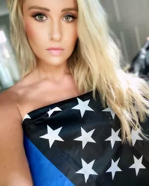 Tomi Lahren / lahrenlemons / tomilahren фото голая #0130