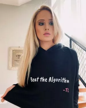 Tomi Lahren / lahrenlemons / tomilahren фото голая #0134