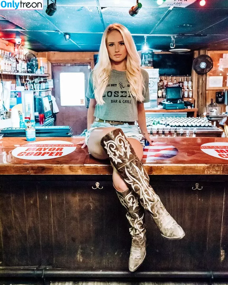 Tomi Lahren голая photo #0127 (lahrenlemons / tomilahren)