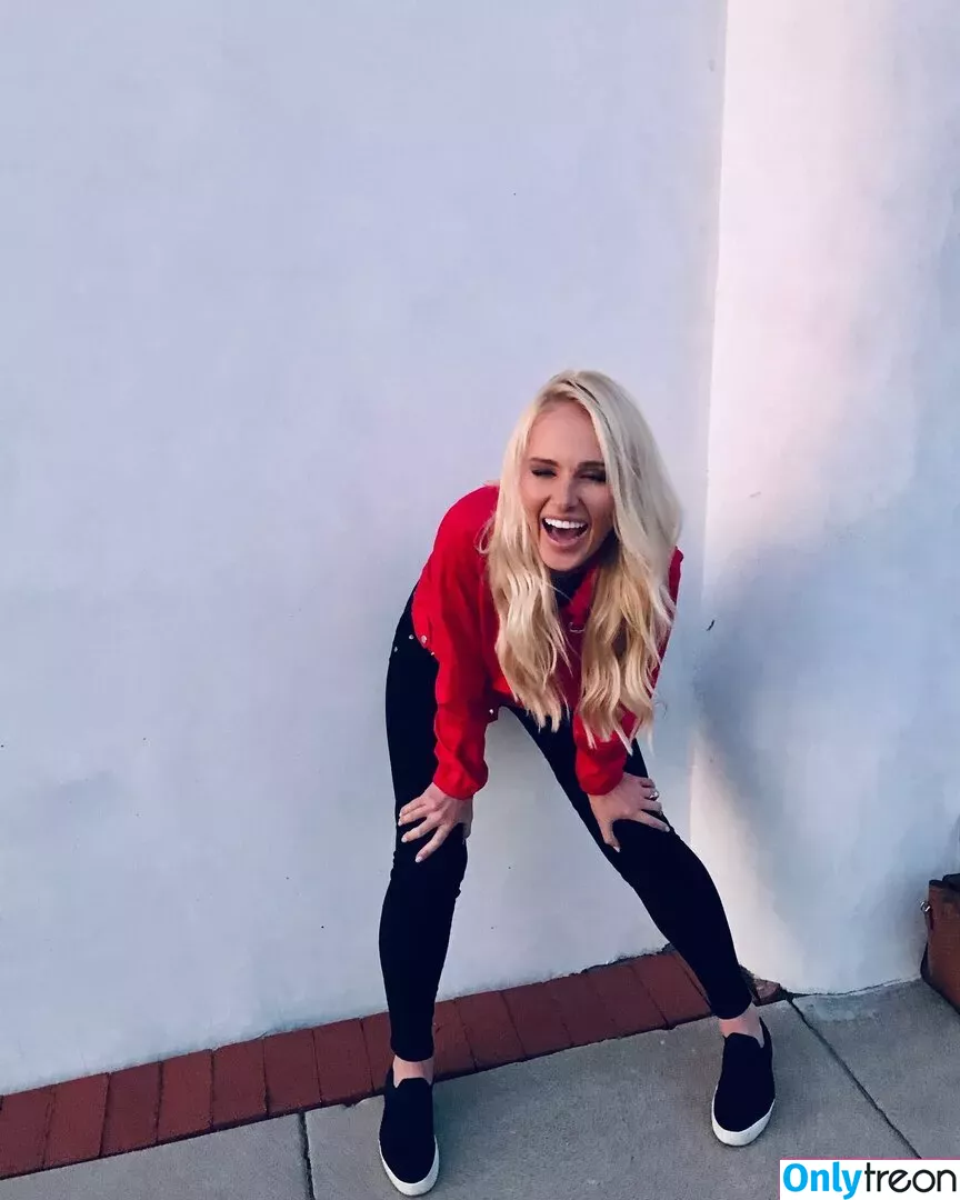 Tomi Lahren голая photo #0148 (lahrenlemons / tomilahren)