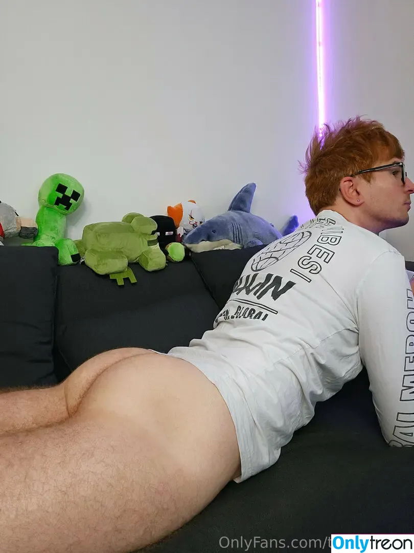 tommykyra nude photo #0009 (mtk_dogs)
