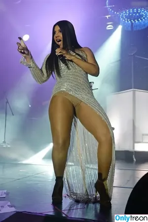 Toni Braxton / tonibraxton nude photo #0102