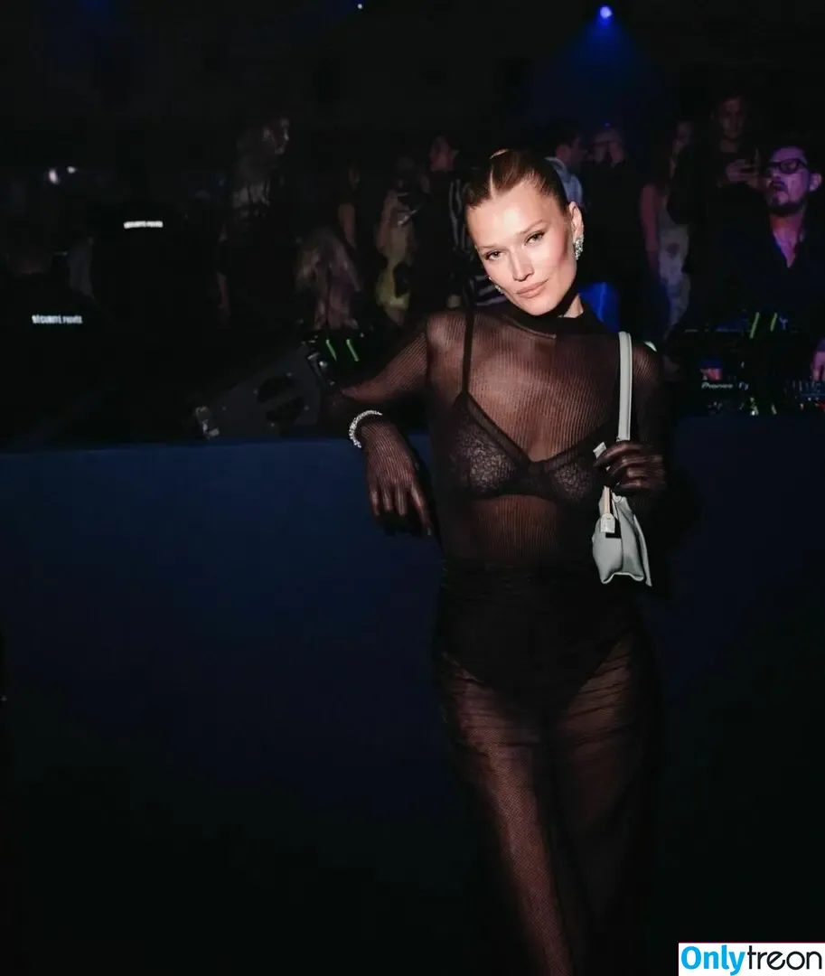 Toni Garrn nude photo #0669 (tonigarrn)