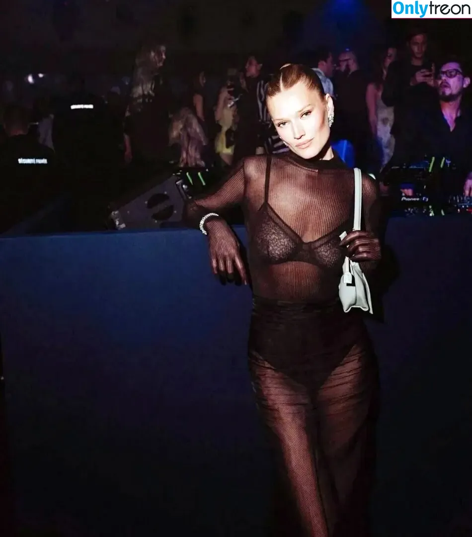 Toni Garrn nude photo #0673 (tonigarrn)