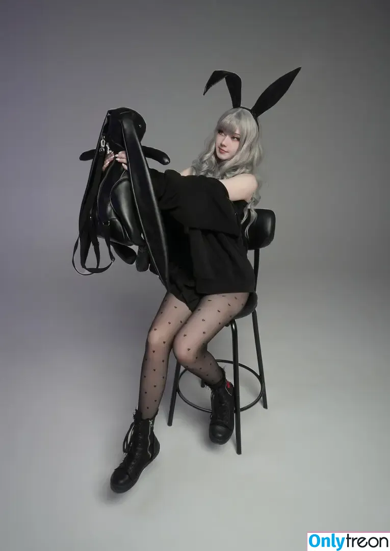 Tontsacu.ra nude photo #0052 (tontsacura)