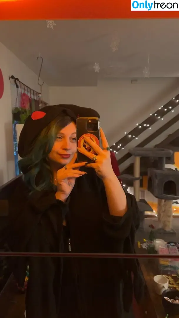 too0ldcat nude photo #0001 (thattootsieroll / toocoolcatofficial)