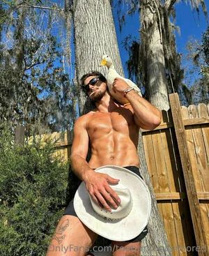 tooturntuncensored / tooturnttony nude photo #0003