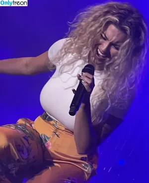 Tori Kelly / torikelly фото голая #0020