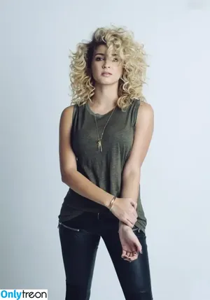 Tori Kelly / torikelly nude photo #0096