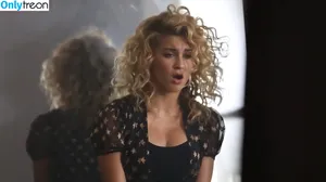 Tori Kelly / torikelly nude photo #0135