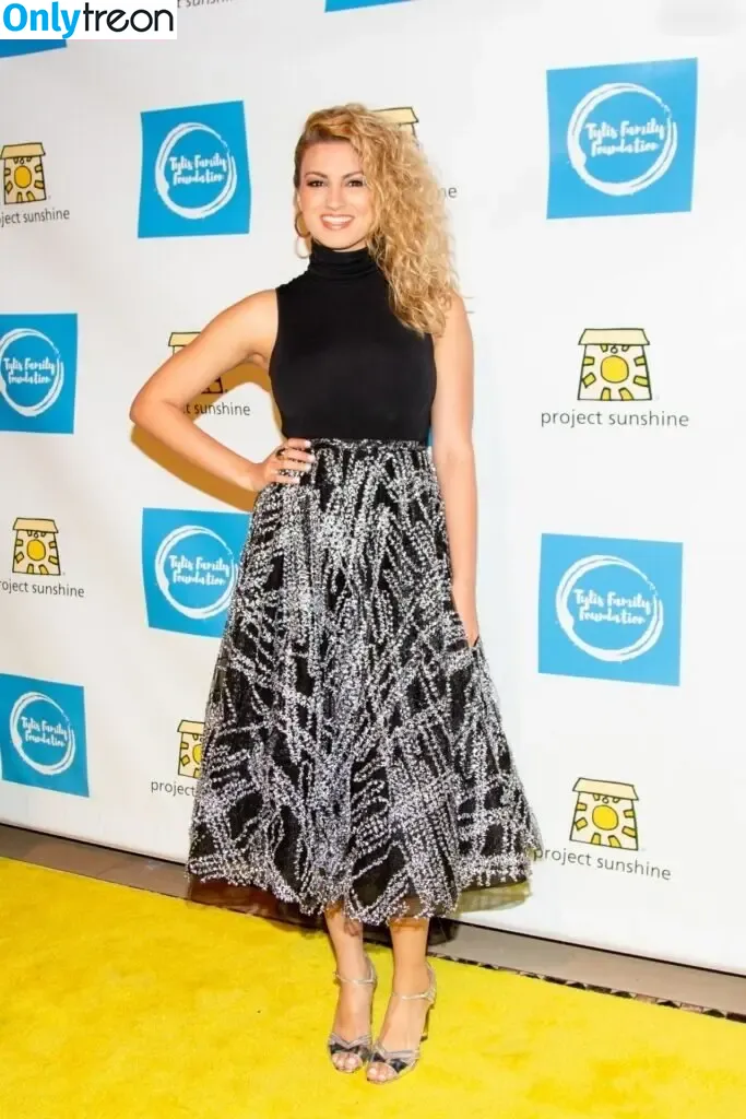 Tori Kelly голая photo #0082 (torikelly)