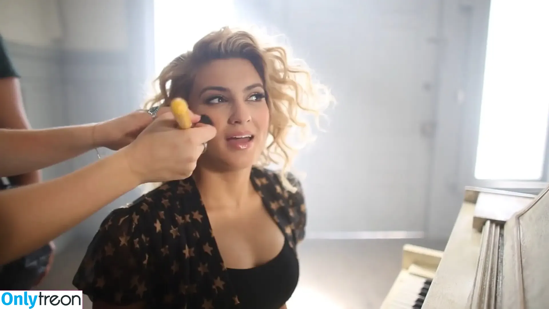 Tori Kelly голая photo #0134 (torikelly)