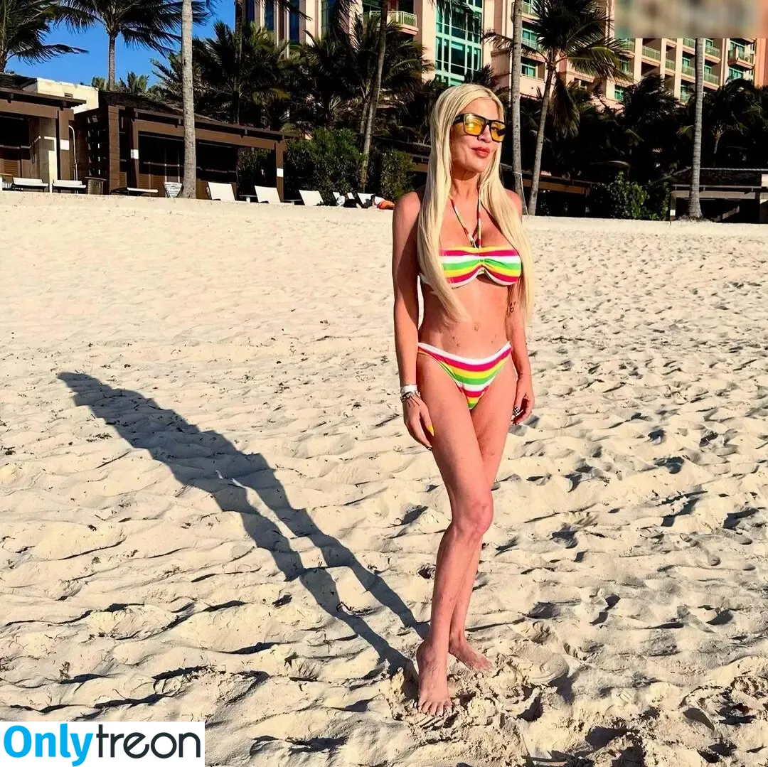 Tori Spelling nude photo #0005 (torispelling)