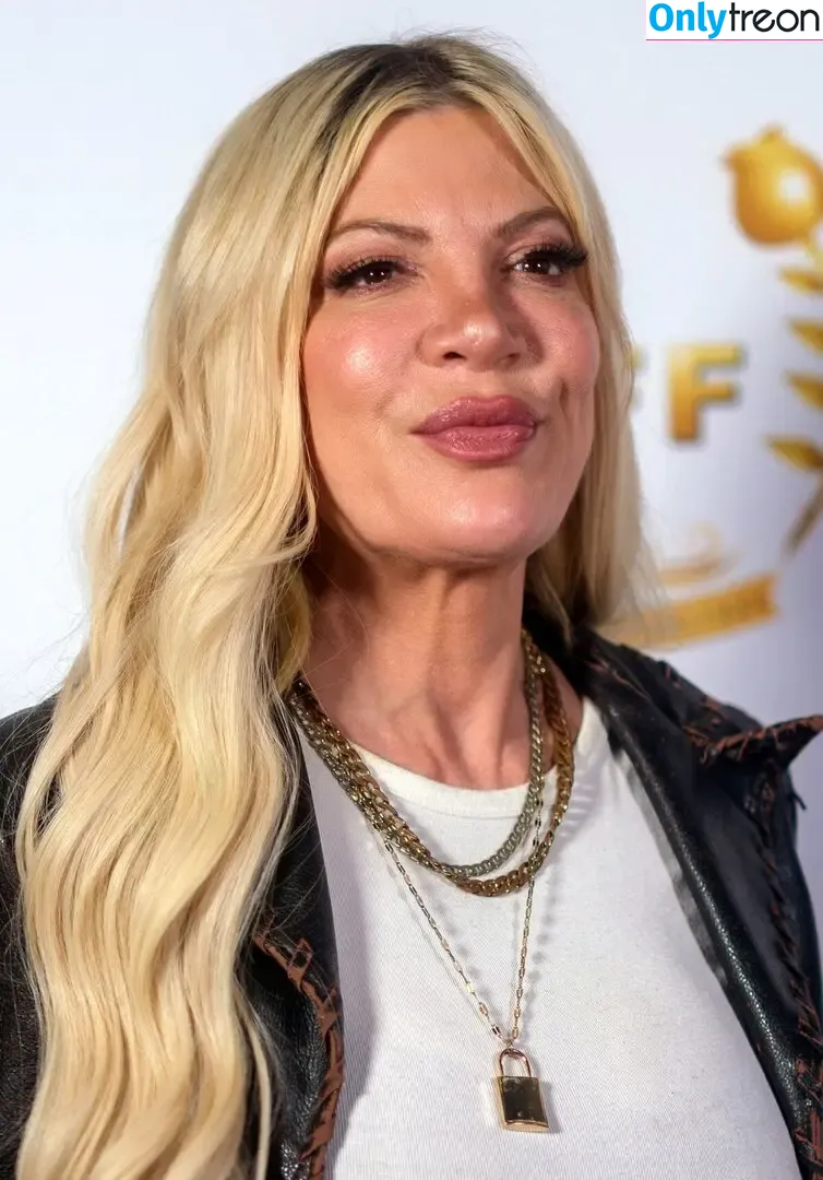 Tori Spelling nude photo #0017 (torispelling)